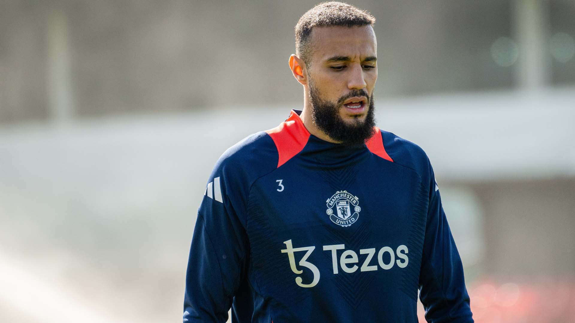 Noussair Mazraoui Derita Gangguan Jantung, Manchester United Krisis Bek