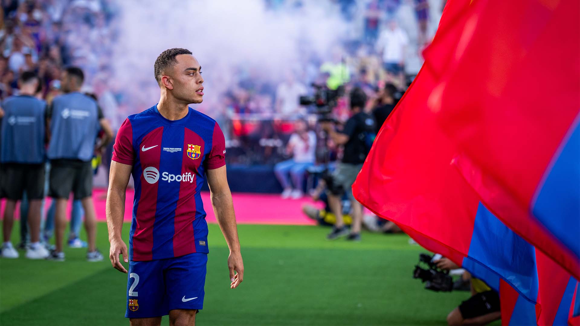 Sergino Dest Buka-bukaan Soal Hubungan Buruk dengan Xavi Hernandez