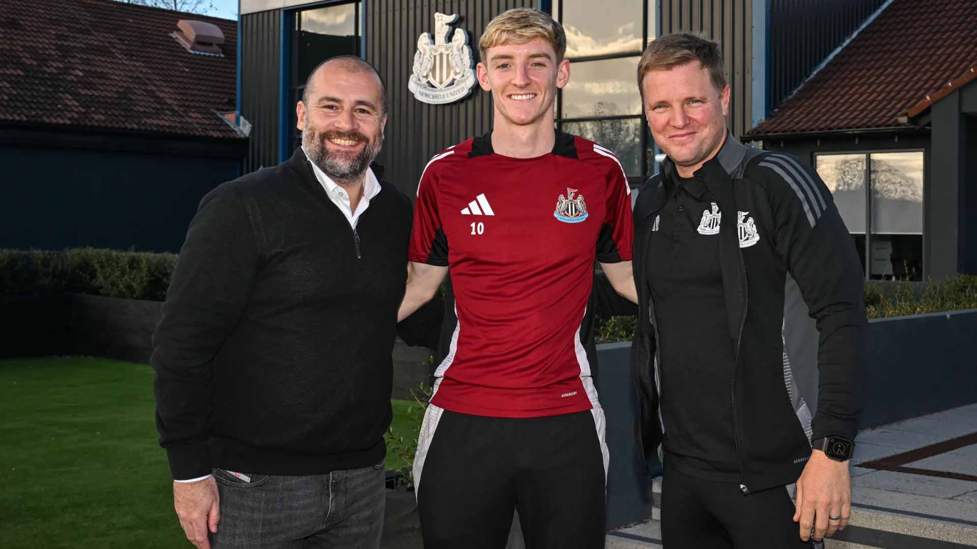 Anthony Gordon Teken Kontrak Baru Jangka Panjang dengan Newcastle United