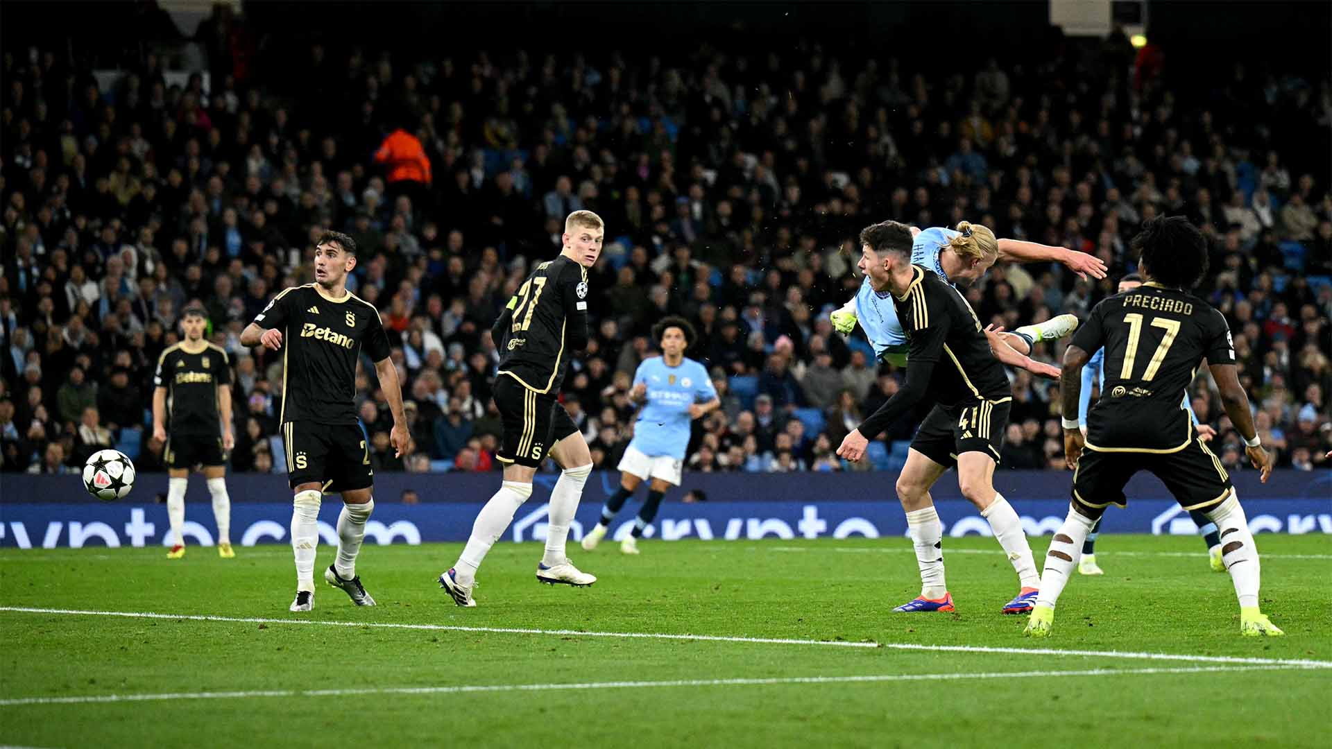 Erling Haaland Cetak Gol Akrobatik, Phil Foden: Aneh-aneh Saja