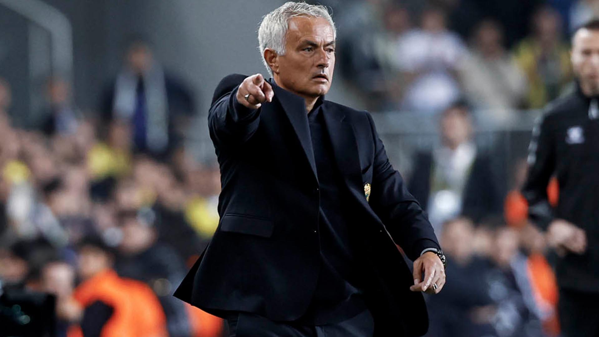 Cuma Bercanda, Jose Mourinho Akui Tak Kuat Latih Klub di Zona Degradasi