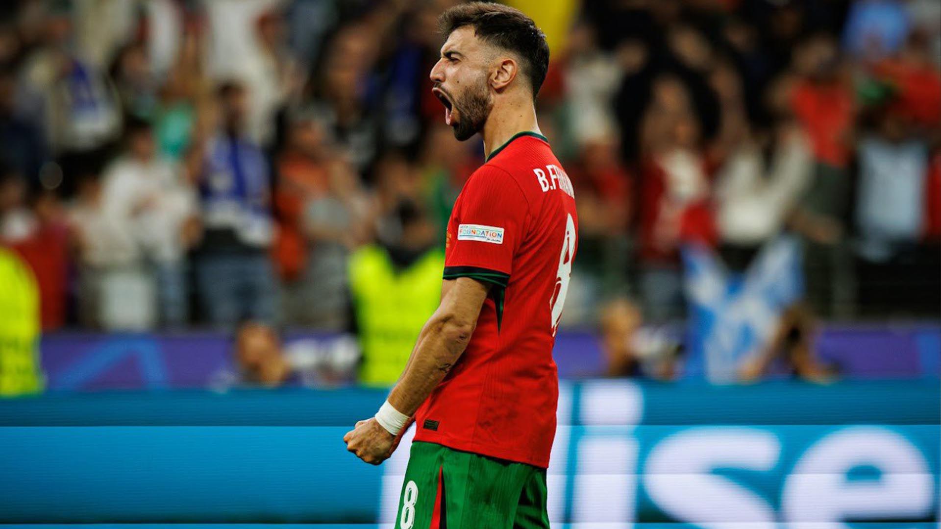 Bruno Fernandes Dapat Pujian karena Bantu Orang Pingsan di Pesawat