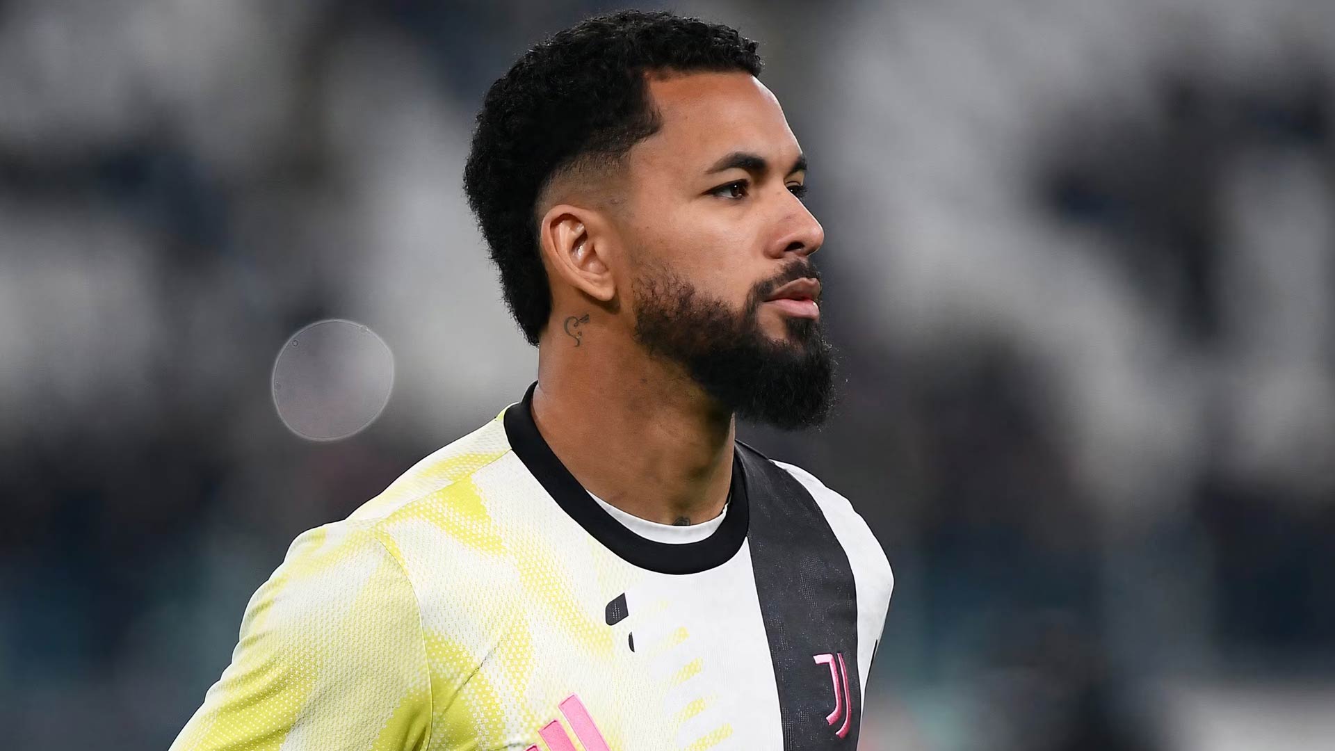 Juventus Tawarkan Douglas Luiz ke Klub Premier League untuk Datangkan Zirkzee