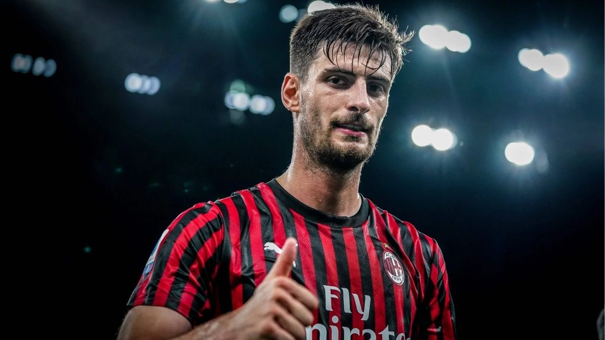 Matteo Gabbia: Theo Hernandez Tak Perlu Minta Maaf