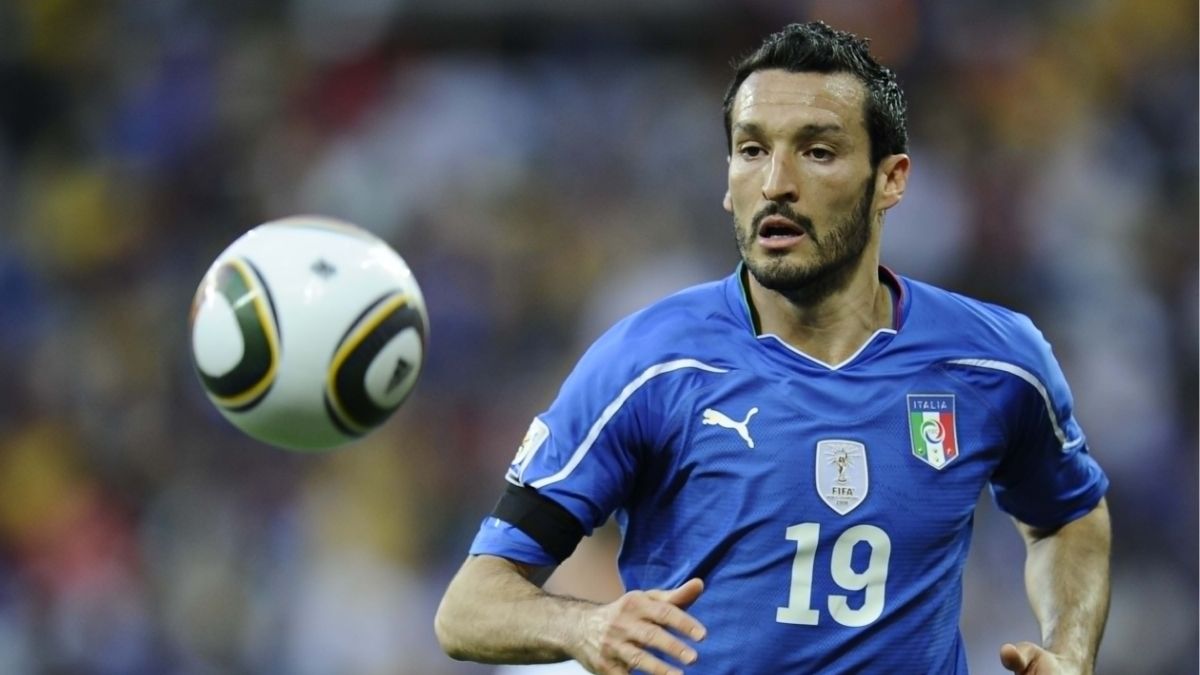 6 Bek Kanan Terbaik di Dunia Sepanjang Masa Versi YukSports