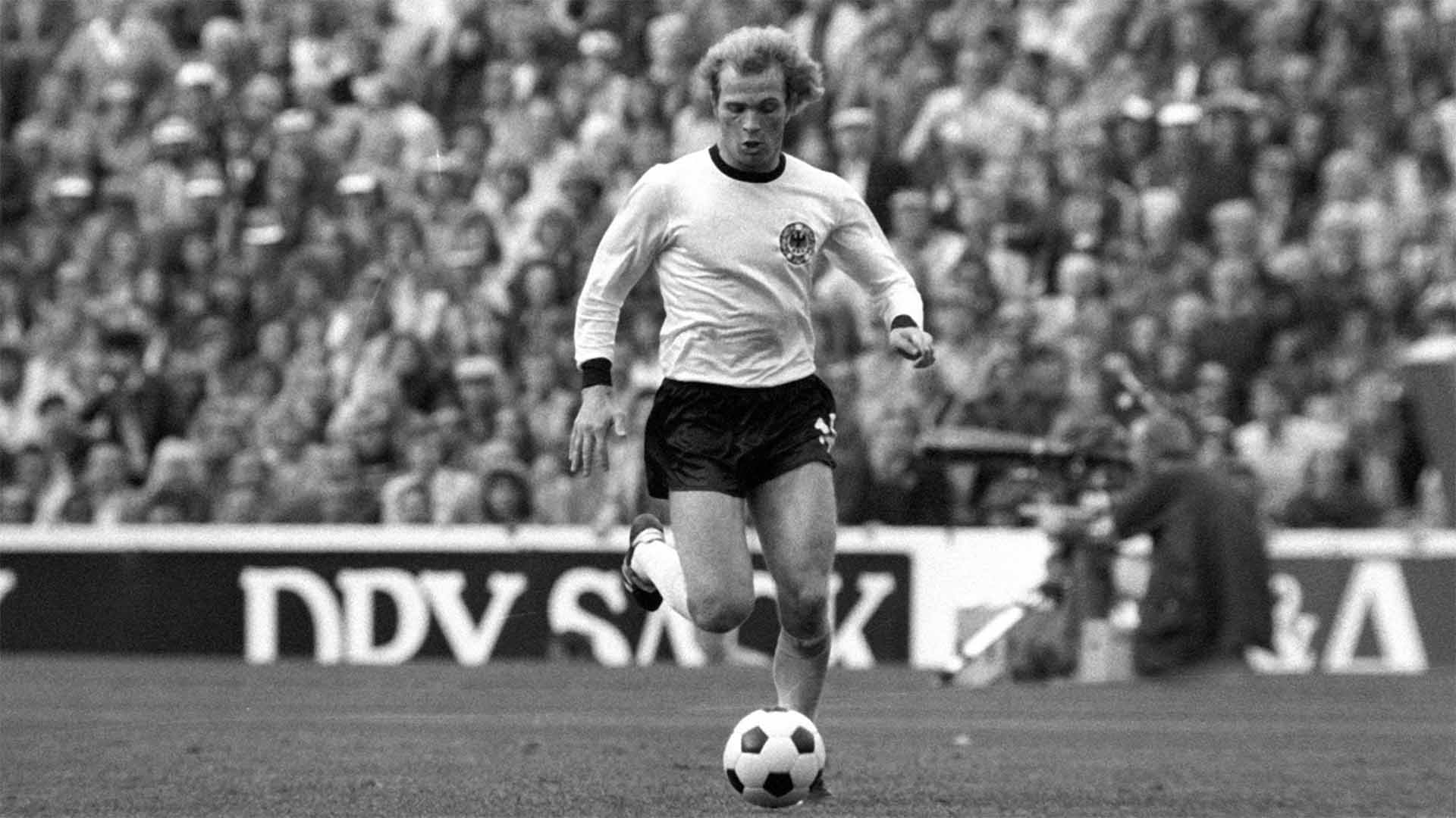 Pemain Bola dari Huruf U: Deretan Pemain Legenda dan Ikonik