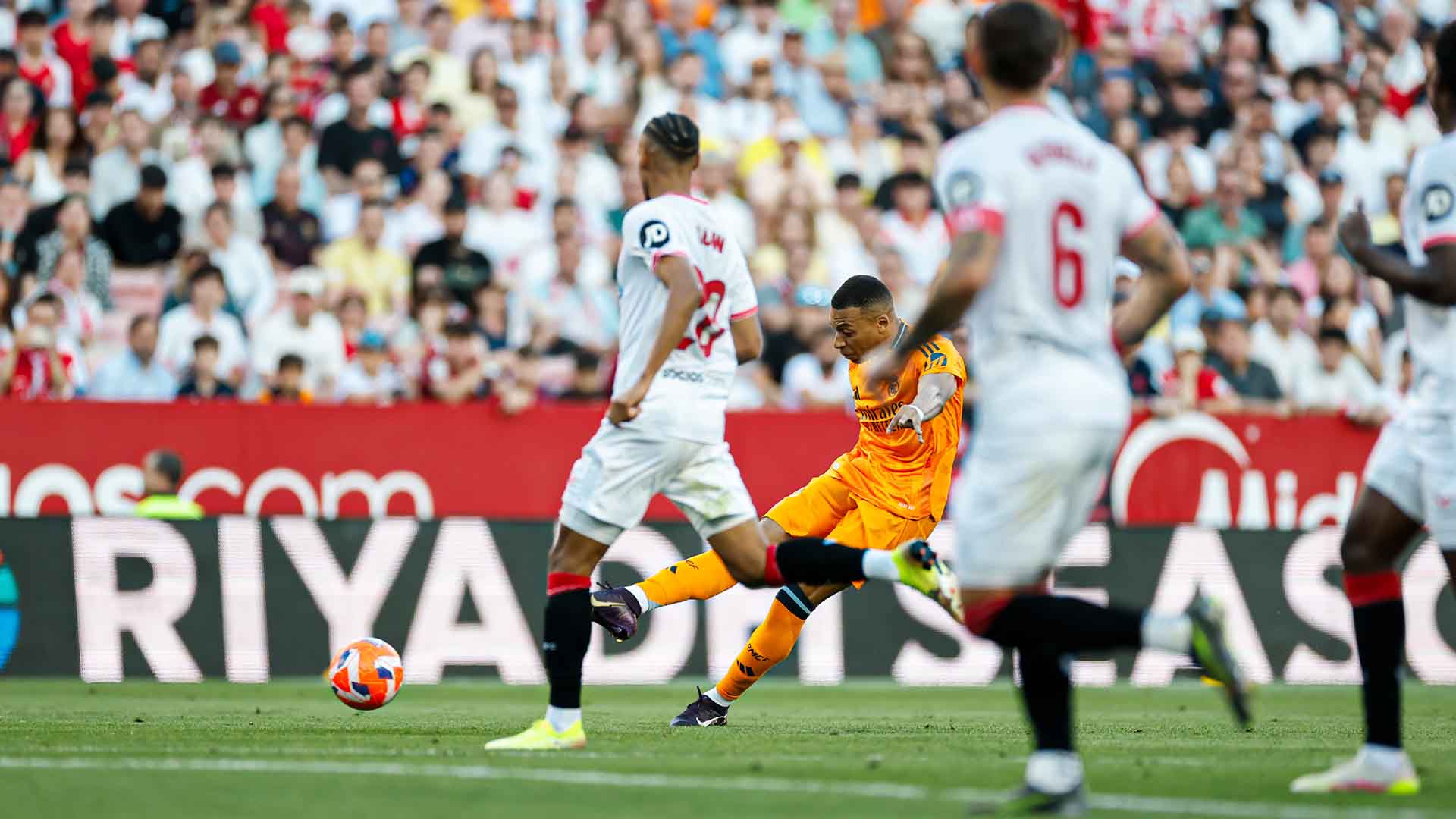 Real Madrid Menang 2-0 Lawan 9 Pemain Sevilla