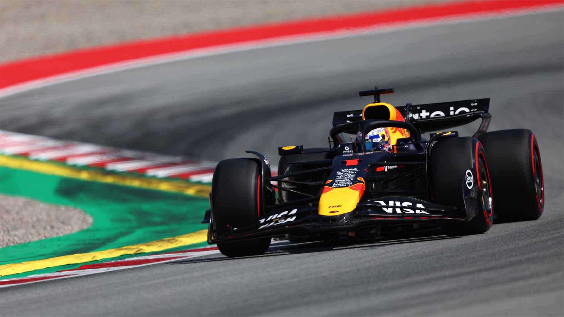 Verstappen Minta Maaf Usai Insiden dengan Russell di GP Spanyol