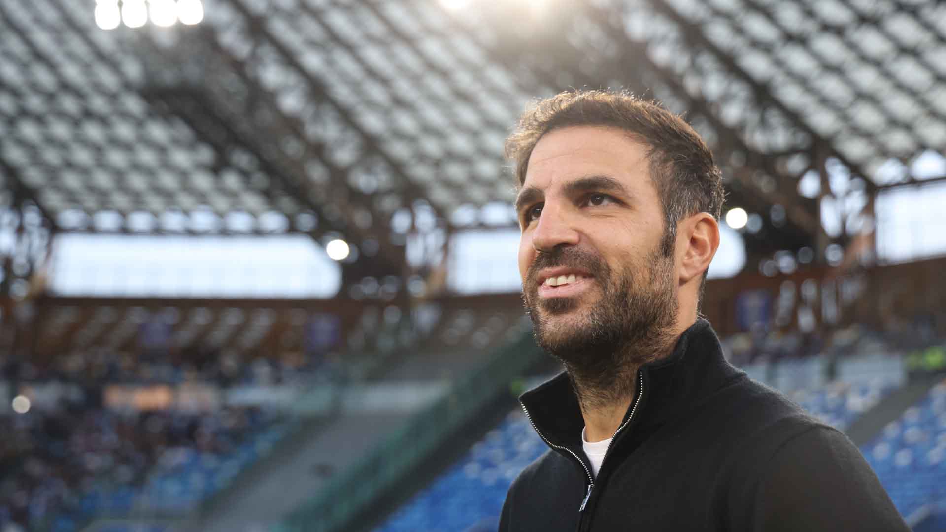 Tegaskan Komitmen Bersama Como, Fàbregas Tolak Spekulasi Gabung Inter Milan