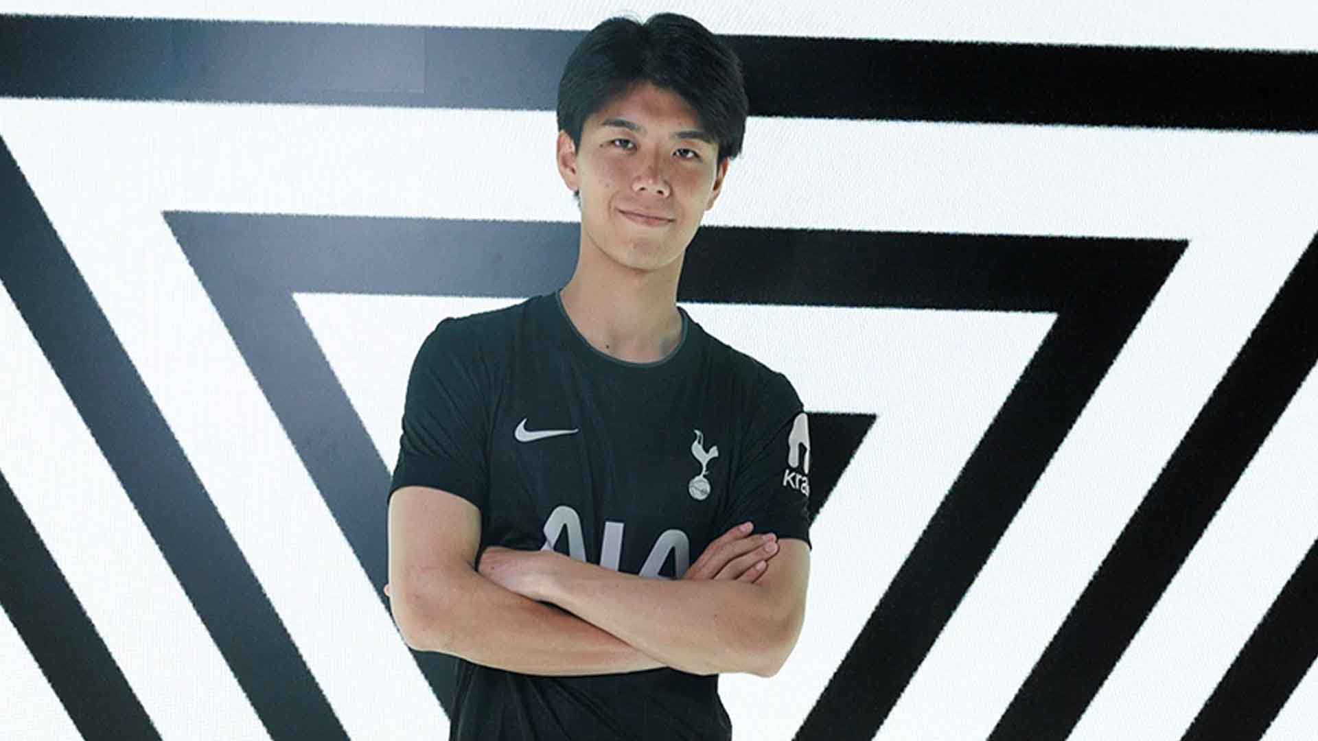 Tottenham Hotspur Amankan Bek Jepang Kota Takai dari Kawasaki Frontale