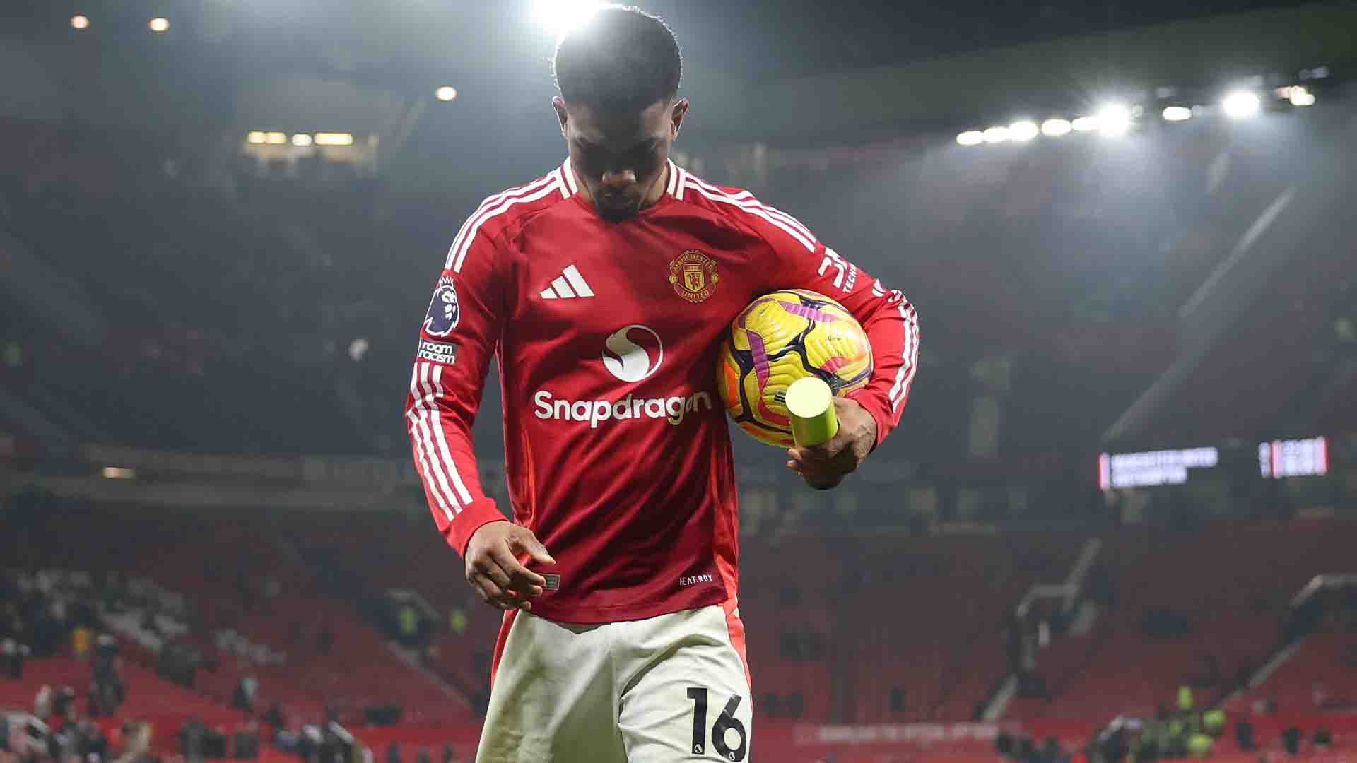 Amad Minta Fans Sabar, Yakin Amorim Bisa Bawa Trofi untuk MU