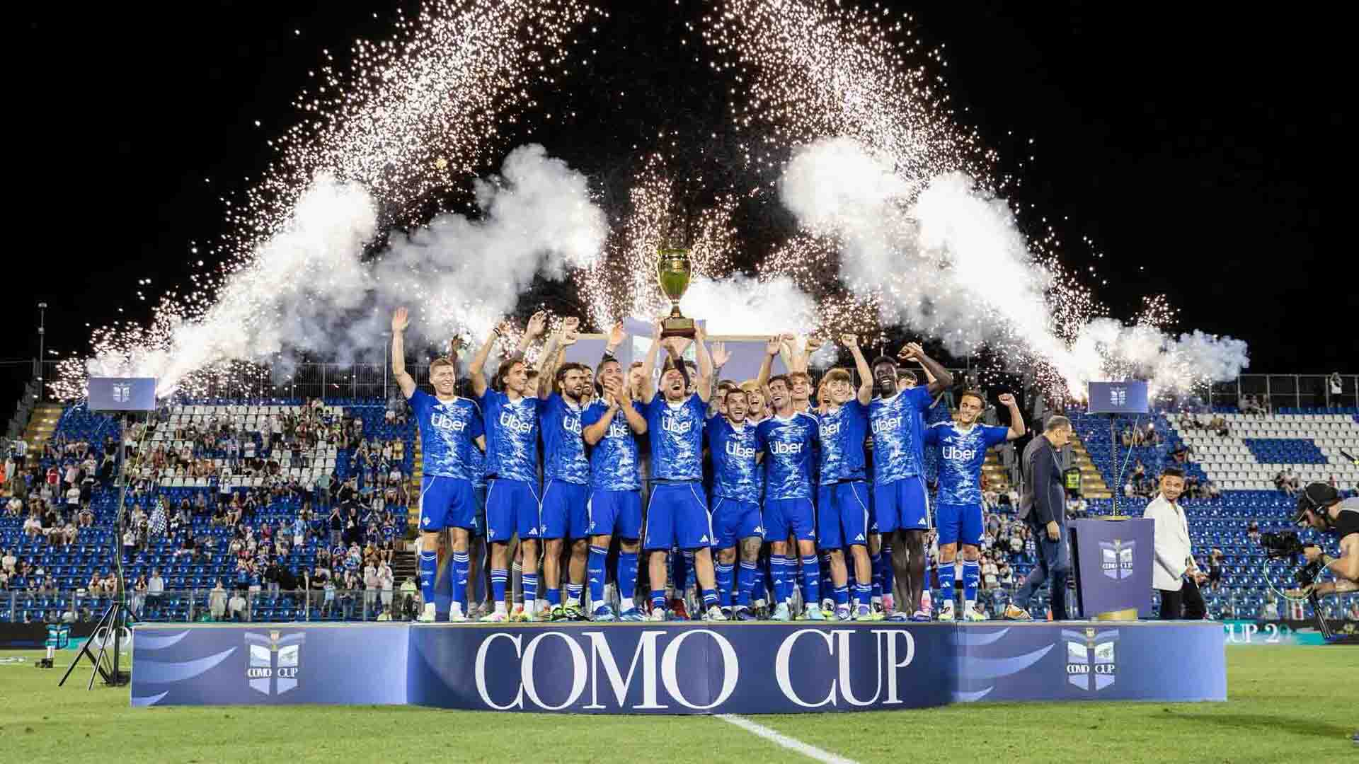 Como Hancurkan Ajax 3-0 dalam Laga Pramusim