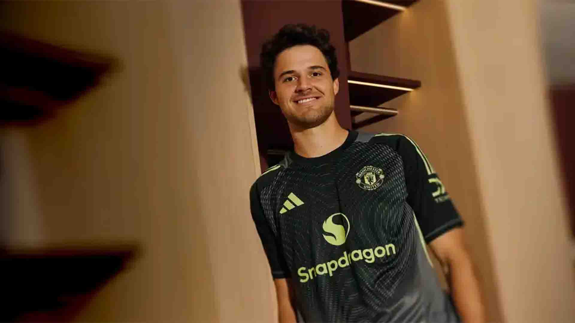 Manchester United Resmi Datangkan Senne Lammens dari Royal Antwerp