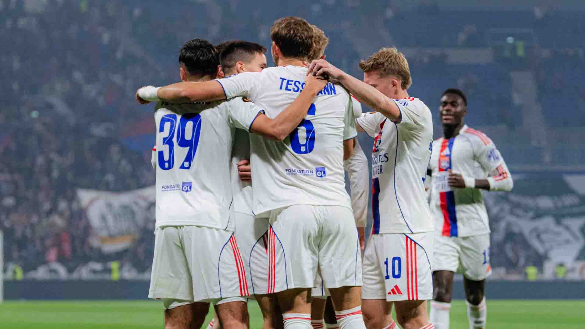 Satriano dan Kluivert Antar Lyon Taklukkan Salzburg 2-0
