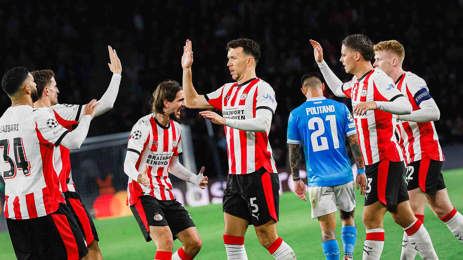 PSV Menang Comeback dan Hancurkan Napoli 6-2