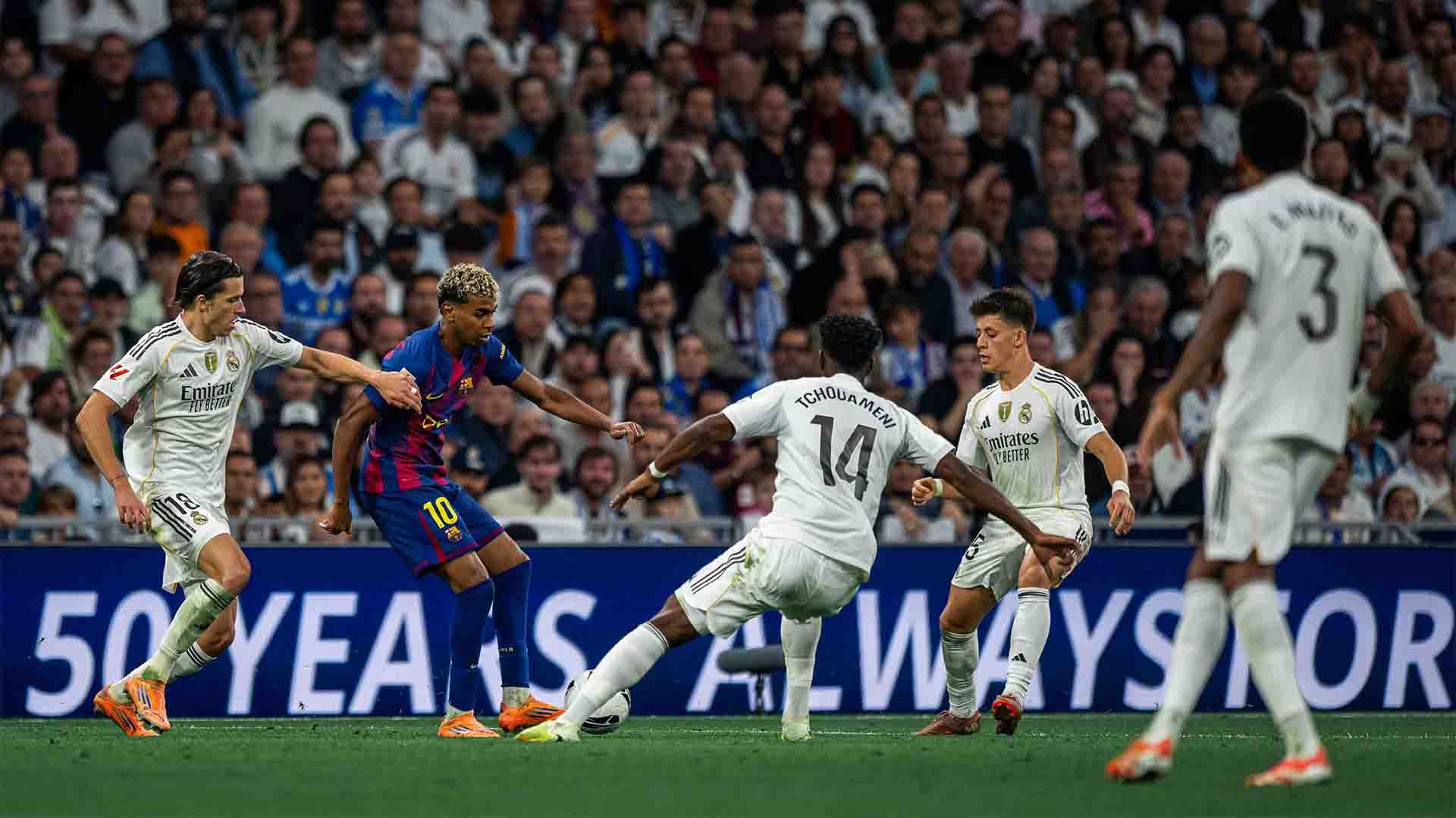 Wenger Kecam Barcelona, Sebut Main Kayak Bocah di El Clásico