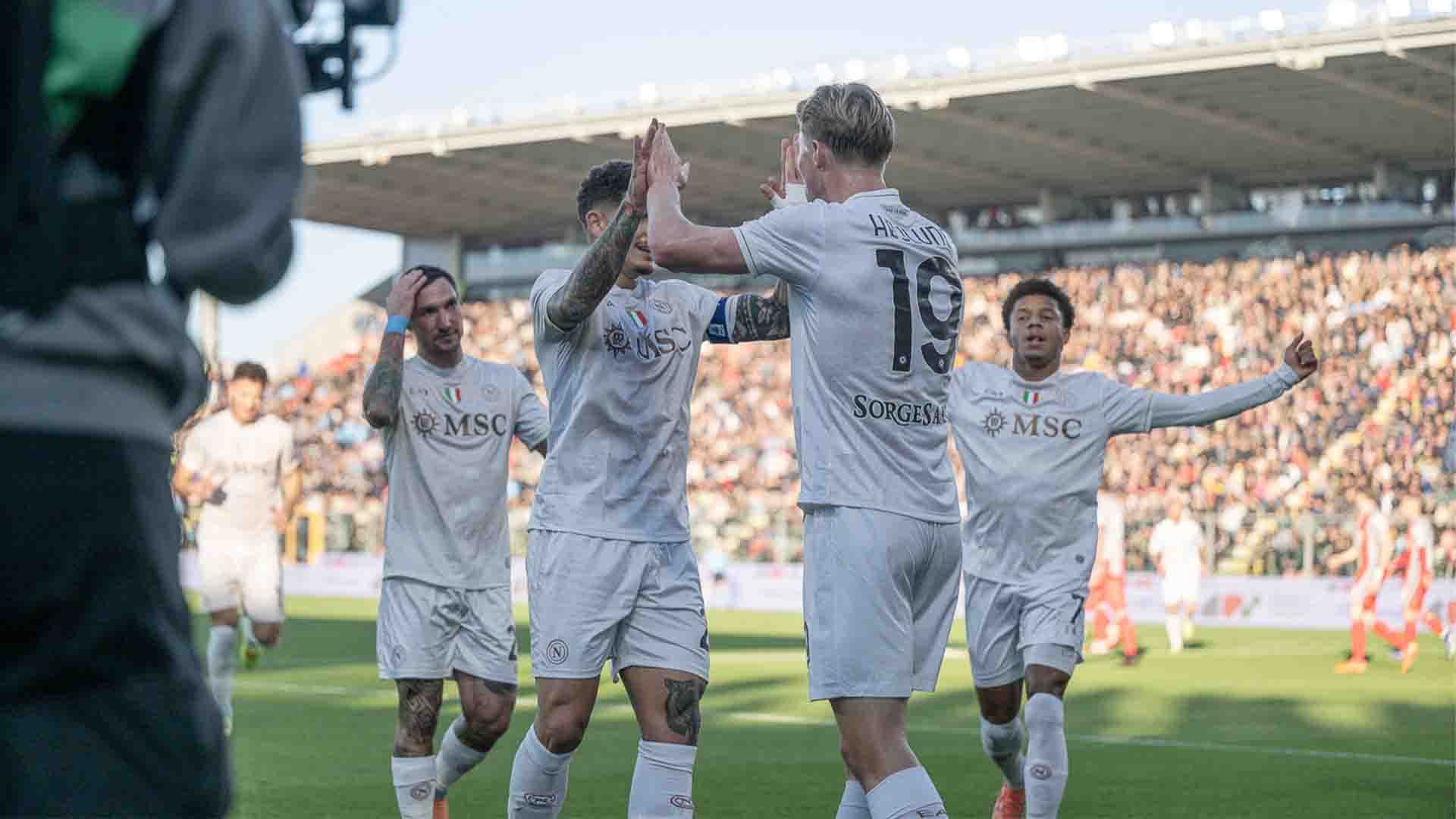 Brace Hojlund Kalahkan Cremonese 2-0, Napoli Tempel Ketat Duo Milan di Puncak