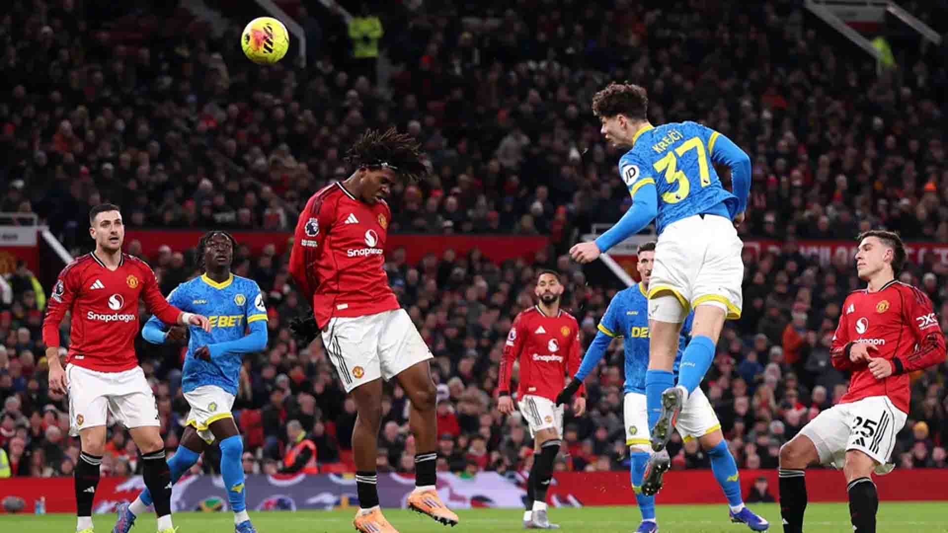 Frustrasi di Old Trafford, Man United Imbang 1-1 Lawan Tim Juru Kunci Wolves