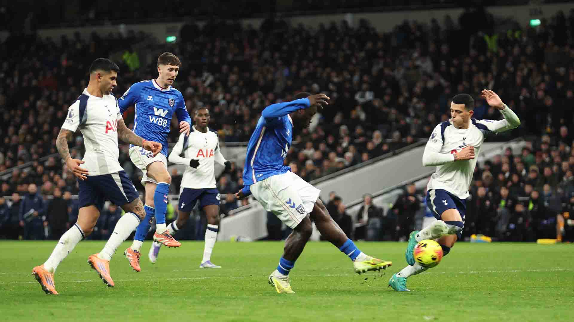 Gol Brobbey Paksa Spurs Hasil Imbang Lawan Sunderland 1-1