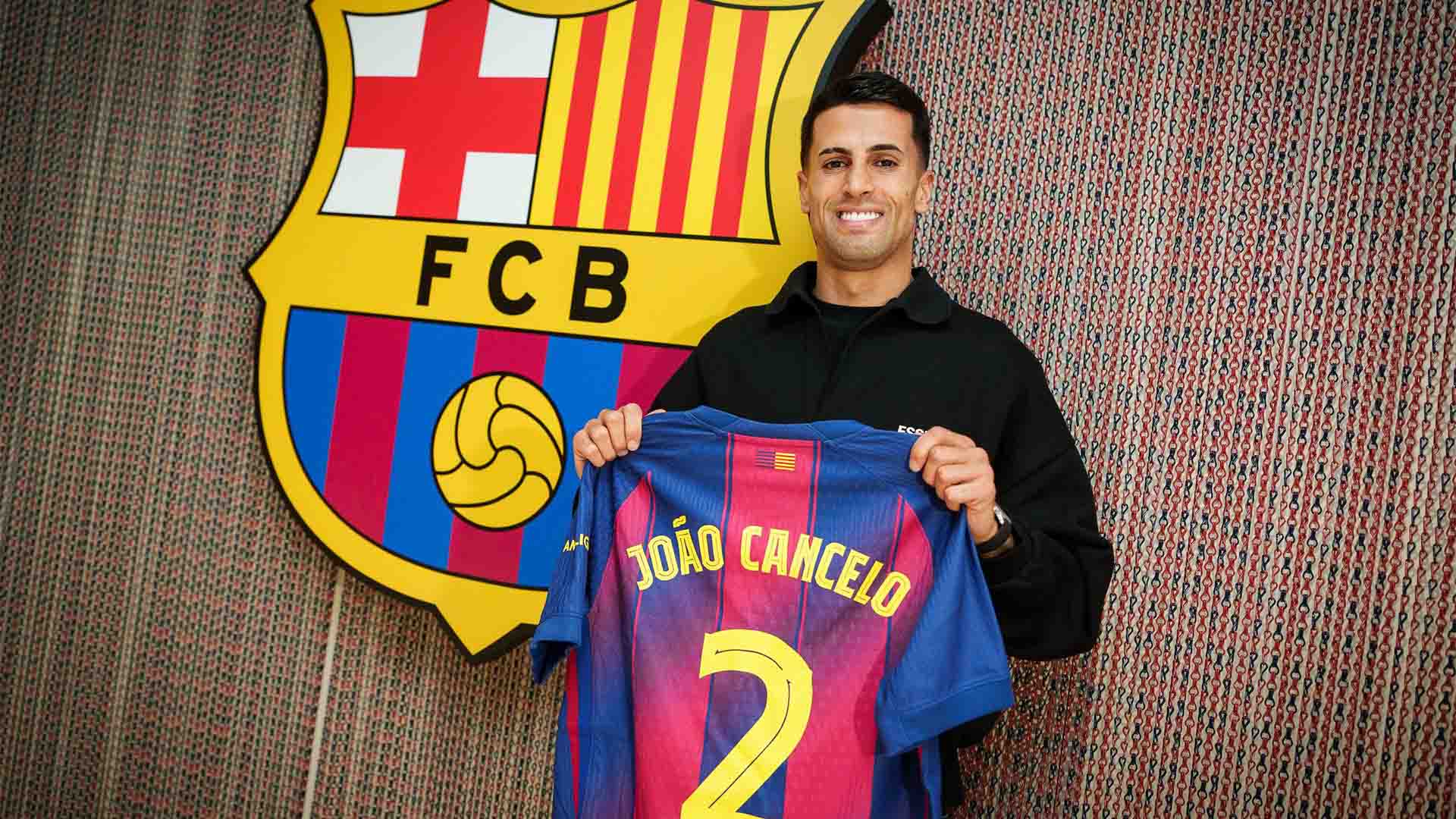 Kembali ke Camp Nou, Barcelona Resmi Pinjam Cancelo dari Al Hilal