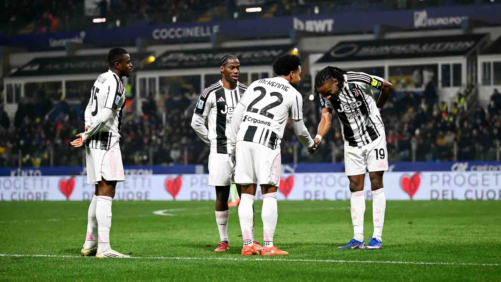 Juventus Gilas Parma 4-1 dan Tembus Empat Besar