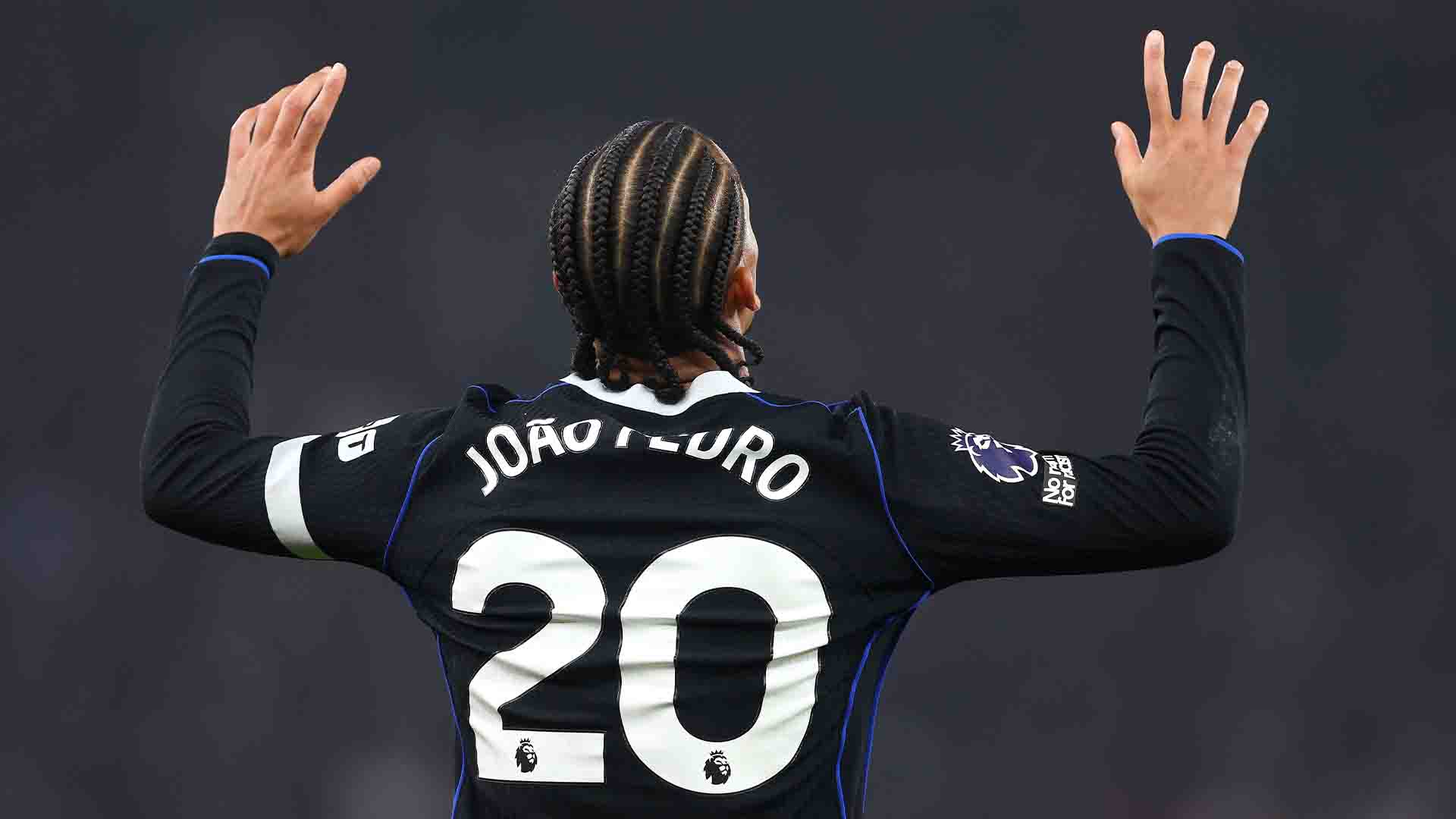 Liam Rosenior Sanjung Joao Pedro Usai Hat-trick Spektakuler di Villa Park