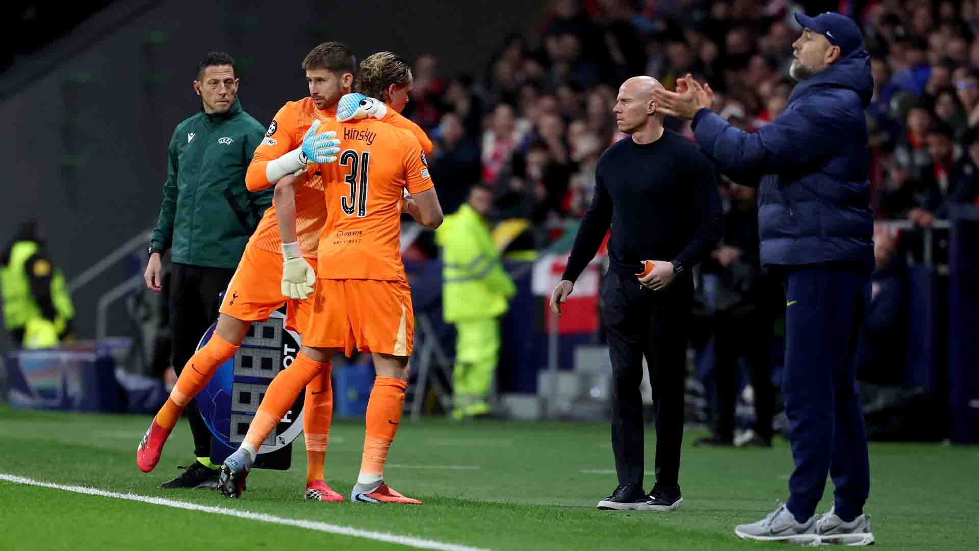 Tudor Bela Keputusan Tarik Keluar Kinsky di Menit ke-17 usai Lakukan Dua Blunder