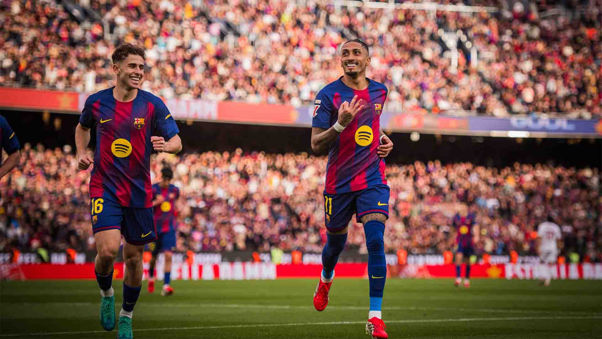 Hat-trick Raphinha Bawa Barcelona Hancurkan Sevilla 5-2