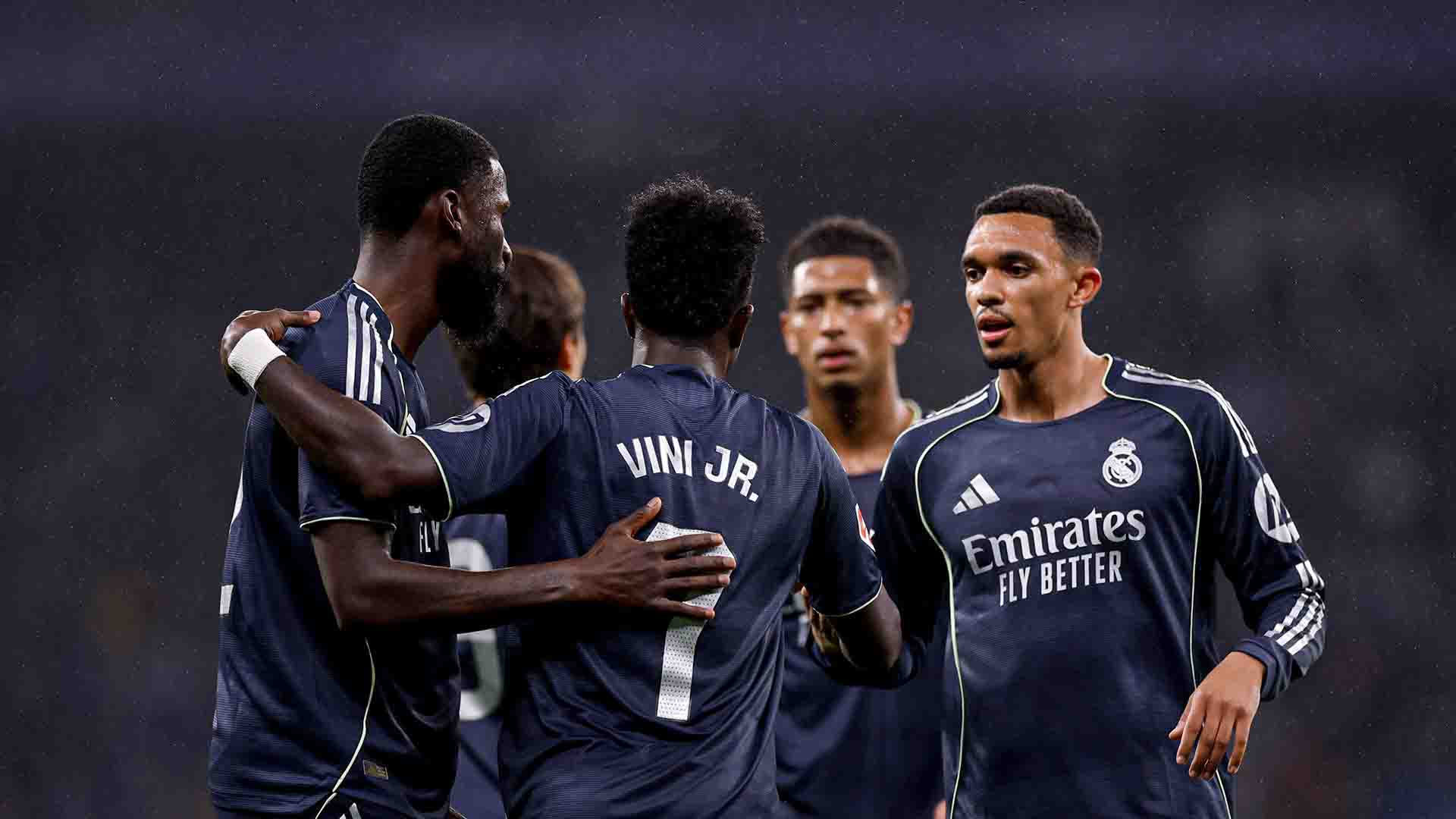 Tunda Pesta Barcelona, Brace Vinícius Bawa Madrid Bungkam Espanyol