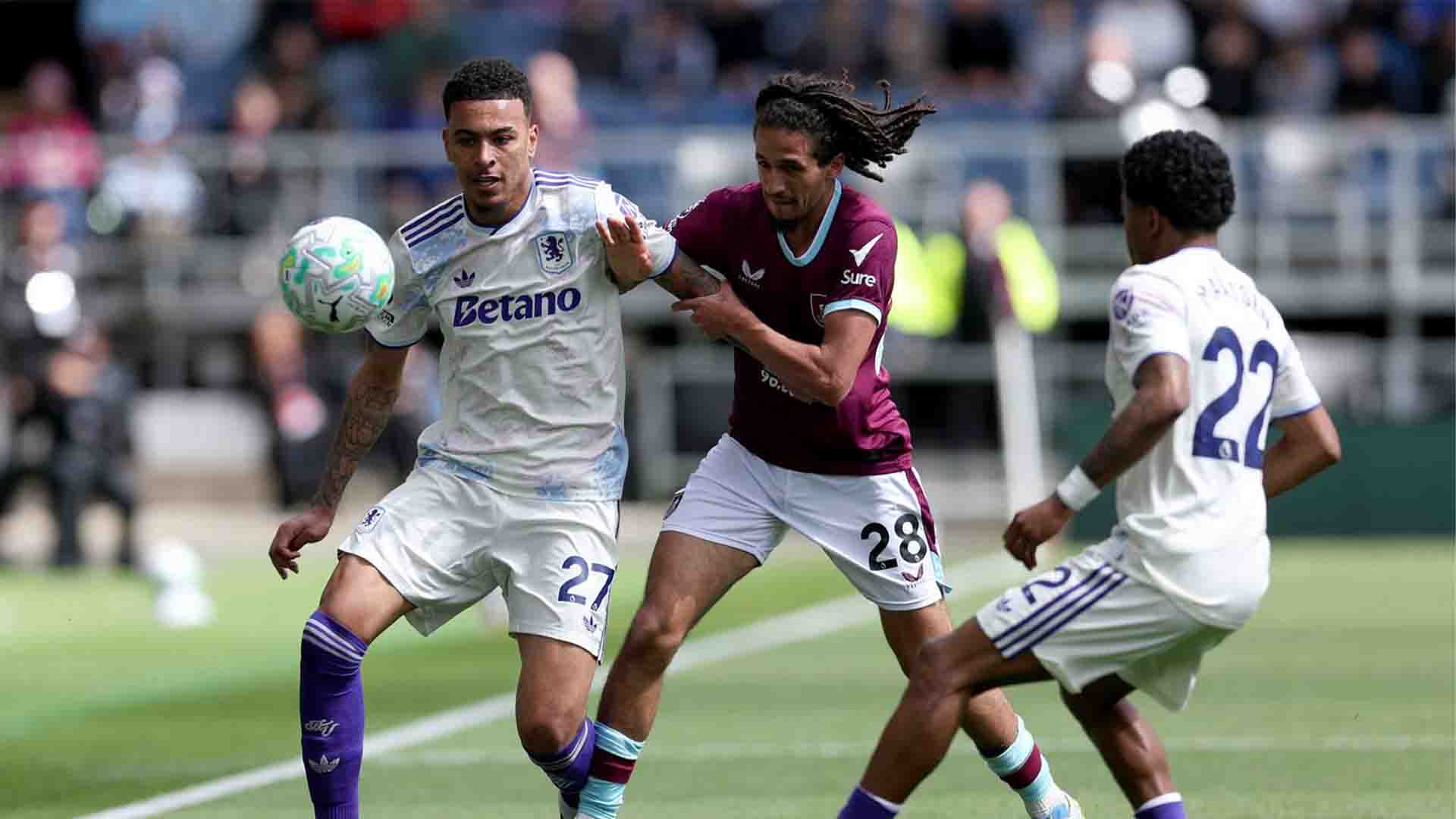 Villa Ditahan Imbang Burnley 2-2, Perburuan Tiket Liga Champions Kian Sengit