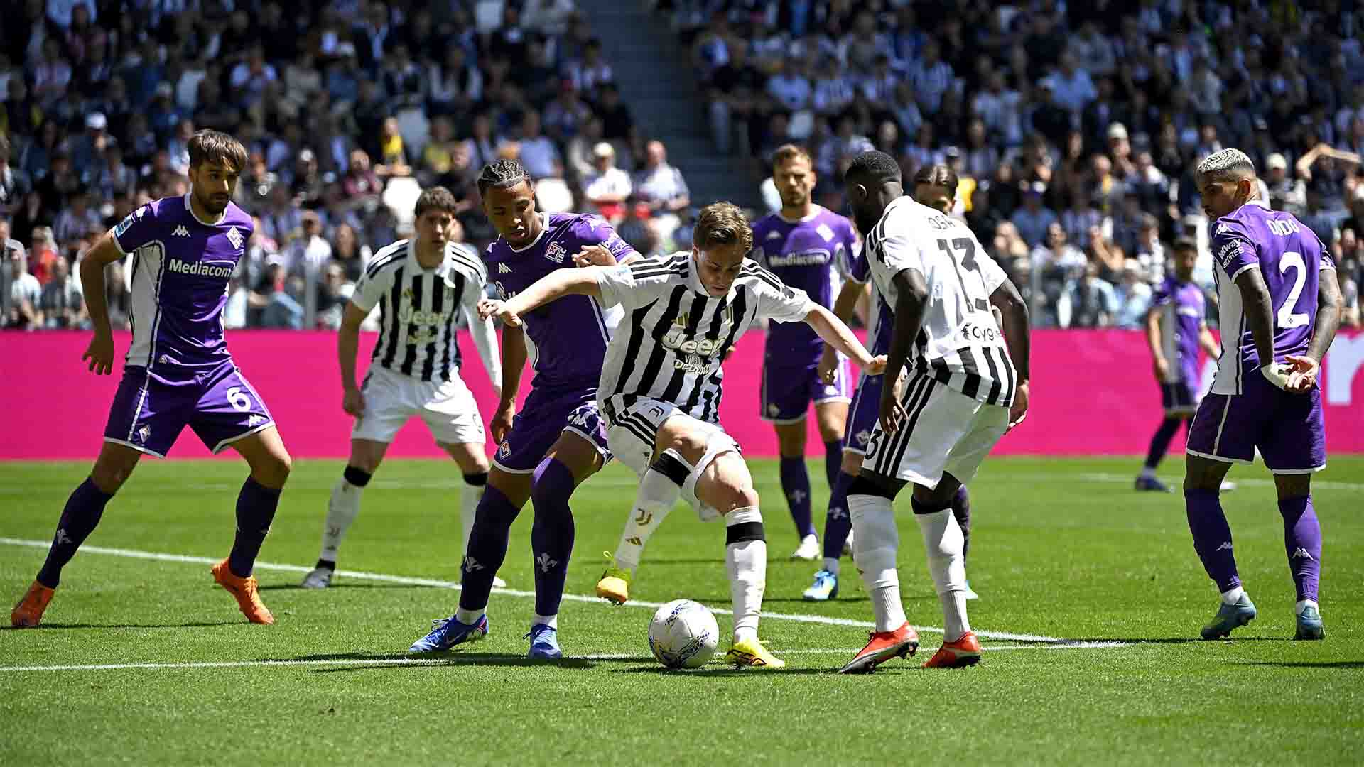 Menyerah 0-2 Lawan Fiorentina, Juventus Terlempar dari Empat Besar