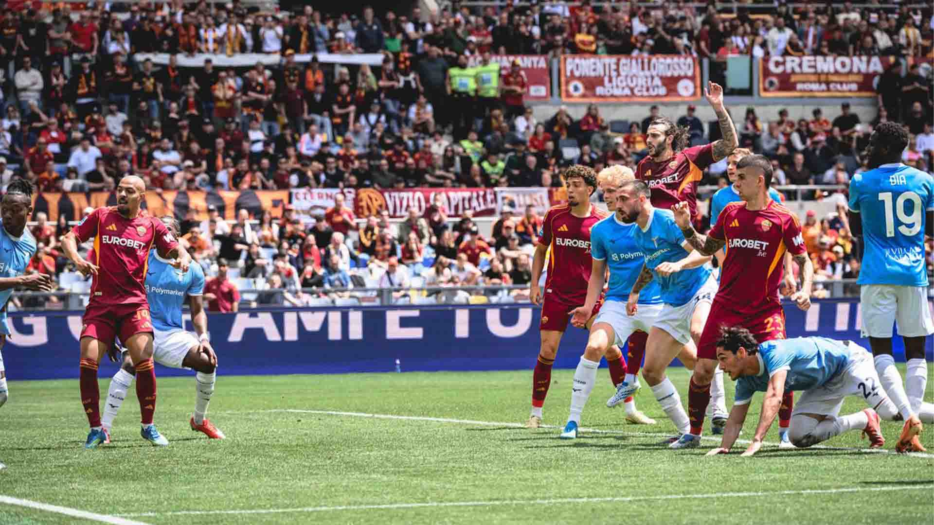 Brace Mancini Bawa Roma Bekuk Lazio 2-0