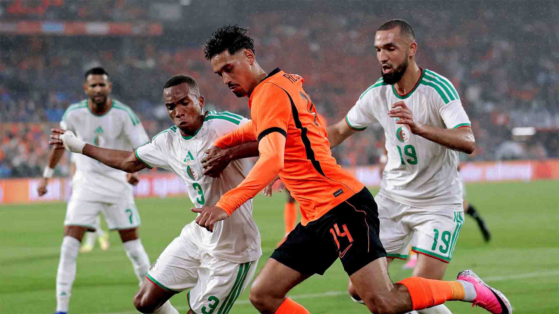 Gol Menit Akhir Bawa Aljazair Permalukan Belanda di Rumah Sendiri