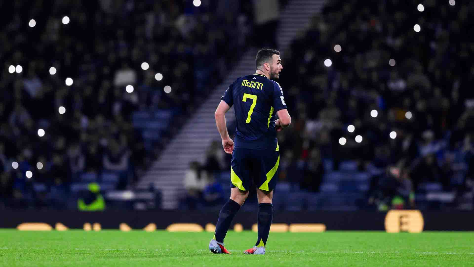 McGinn Pasang Badan, Balas Kecaman 'Tidak Profesional' dari Bos Norwegia