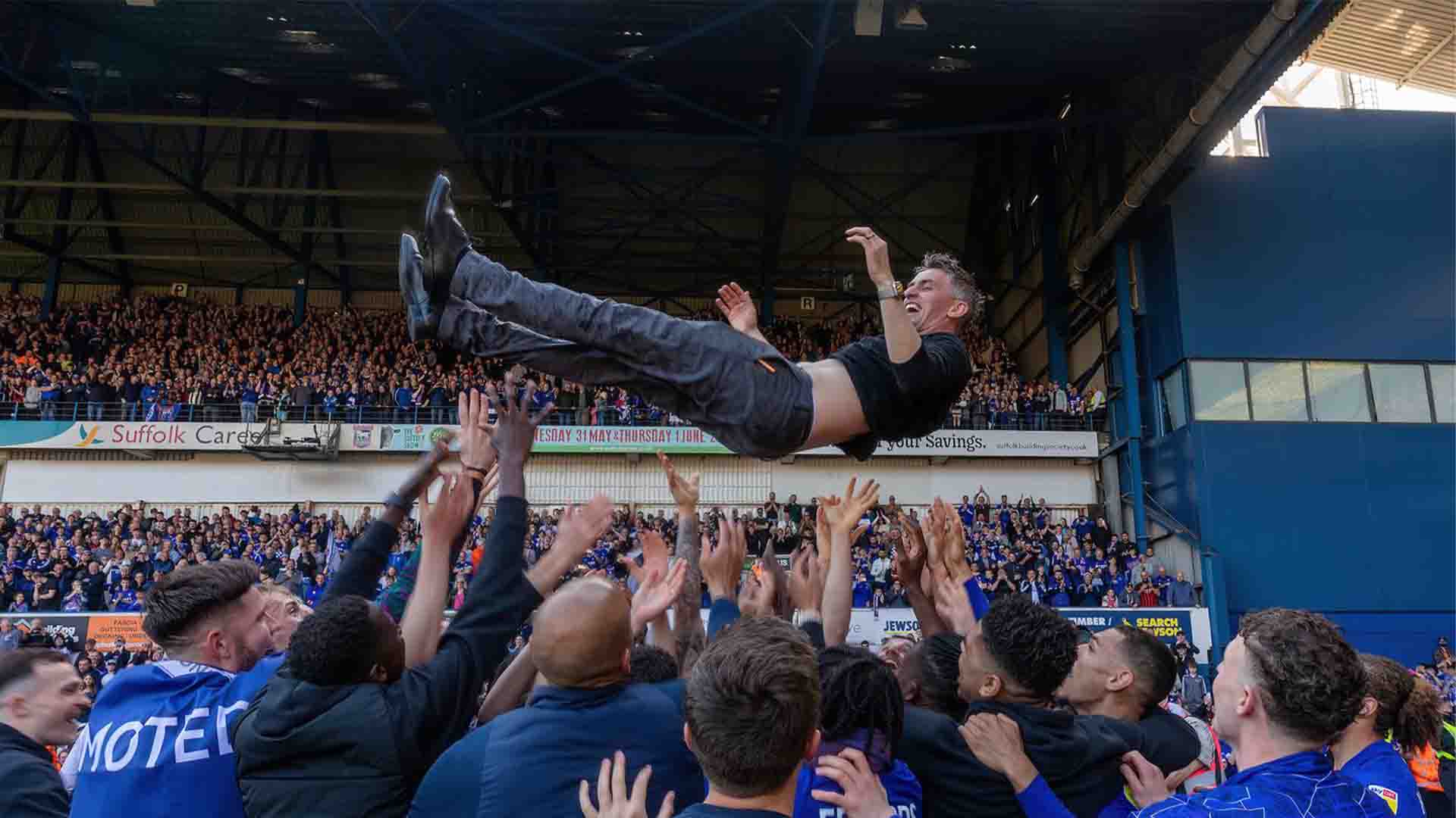 Mckenna Mundur dari Ipswich Town Setelah Promosi ke Premier League