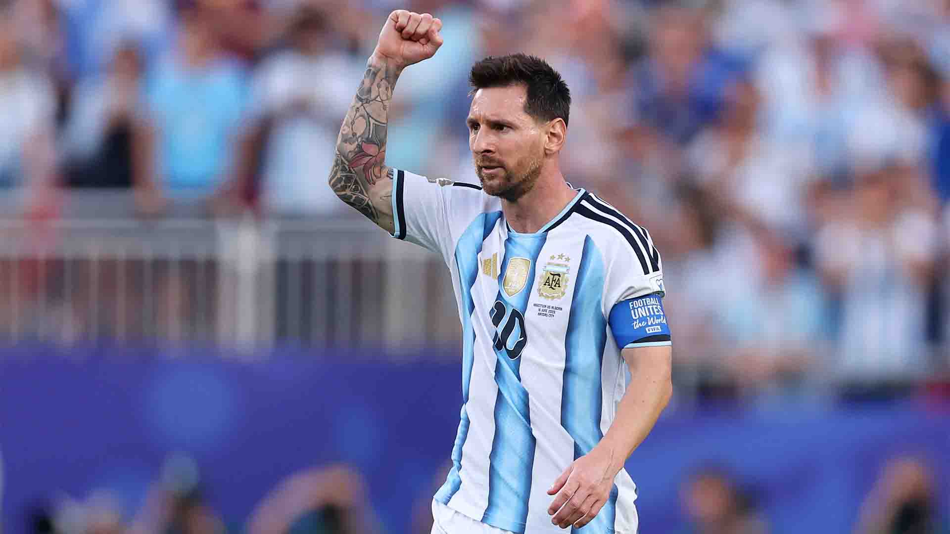 Hat-trick Bersejarah Messi Bawa Argentina Bungkam Aljazair 3-0