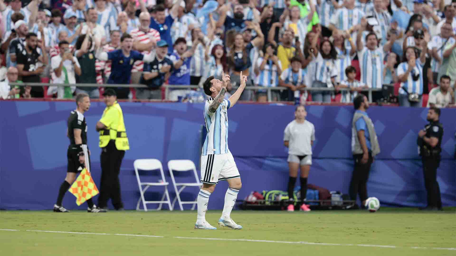 Messi Emosional, Ungkap Hari-Hari Sulit di Balik Hat-trick Bersejarah