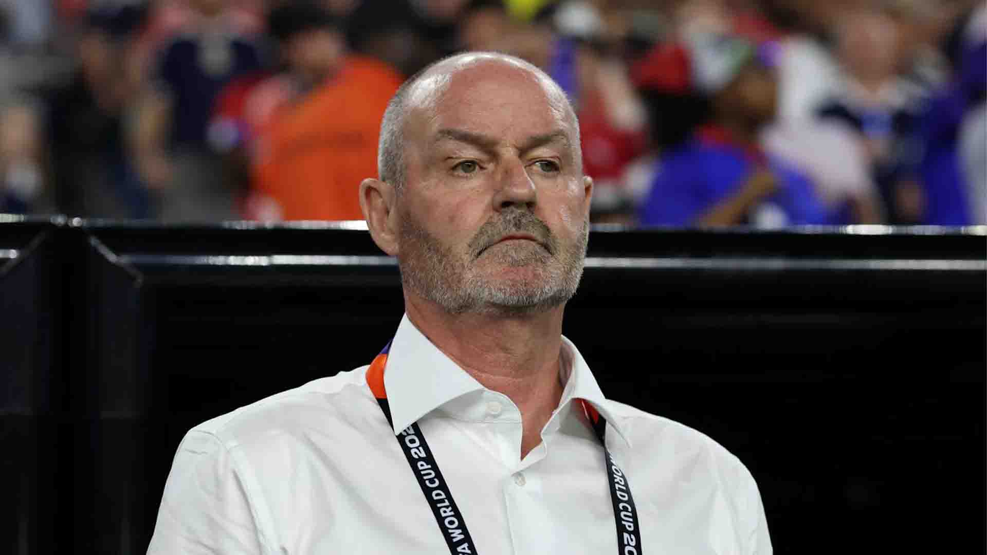 Robertson Sampaikan Penghormatan Usai Clarke Mundur dari Kursi Pelatih