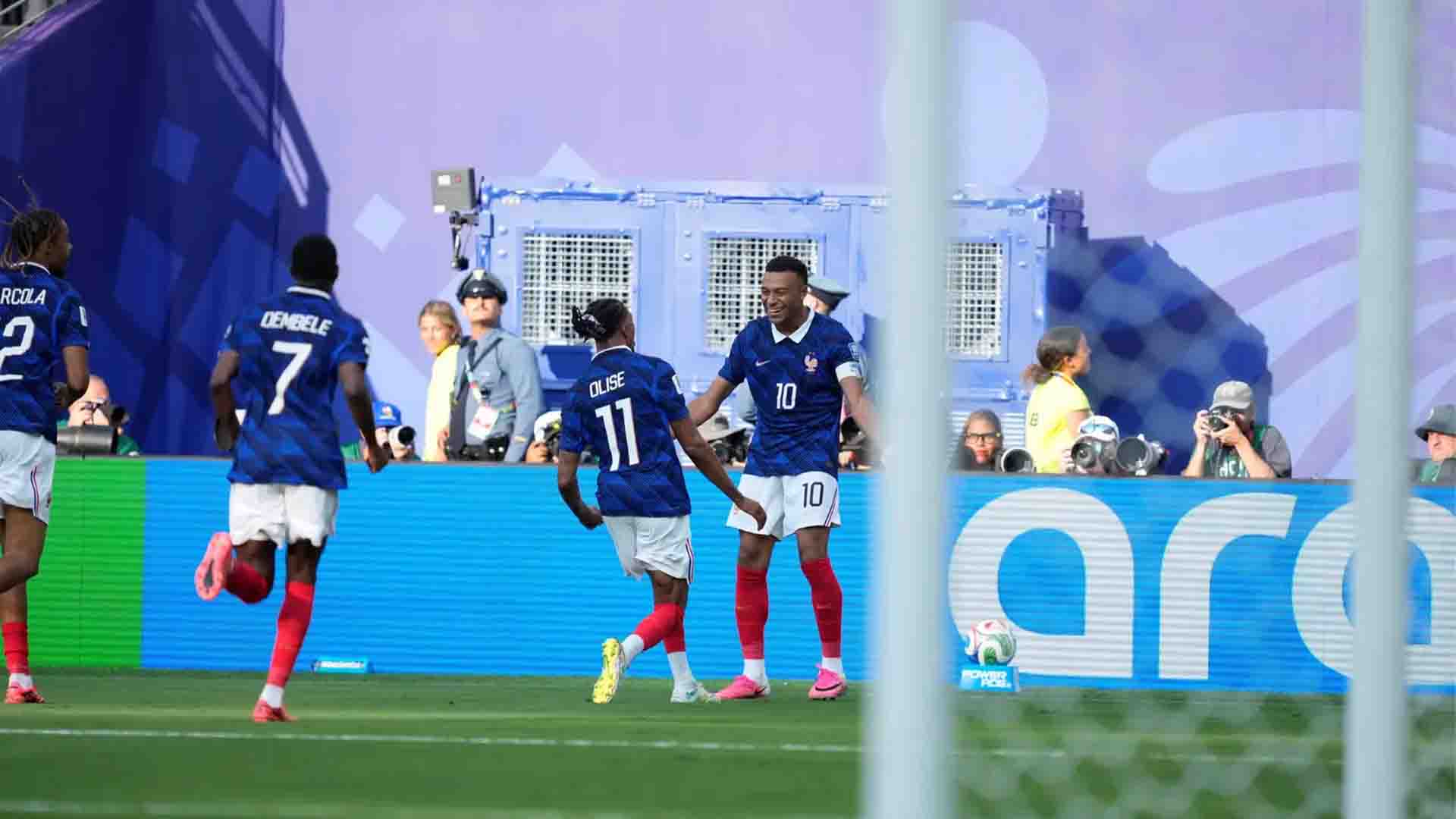 Prancis Melaju Mulus ke 16 Besar, Brace Mbappé Hancurkan Swedia 3-0