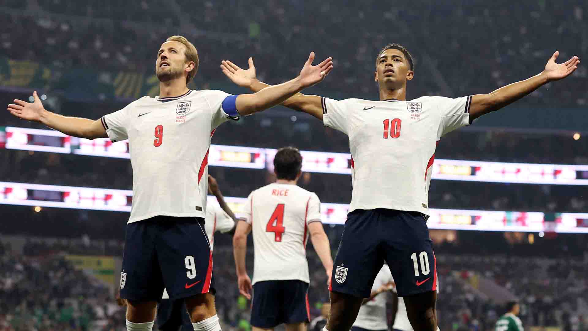 10 Pemain Inggris Bungkam Meksiko 3-2 di Estadio Azteca