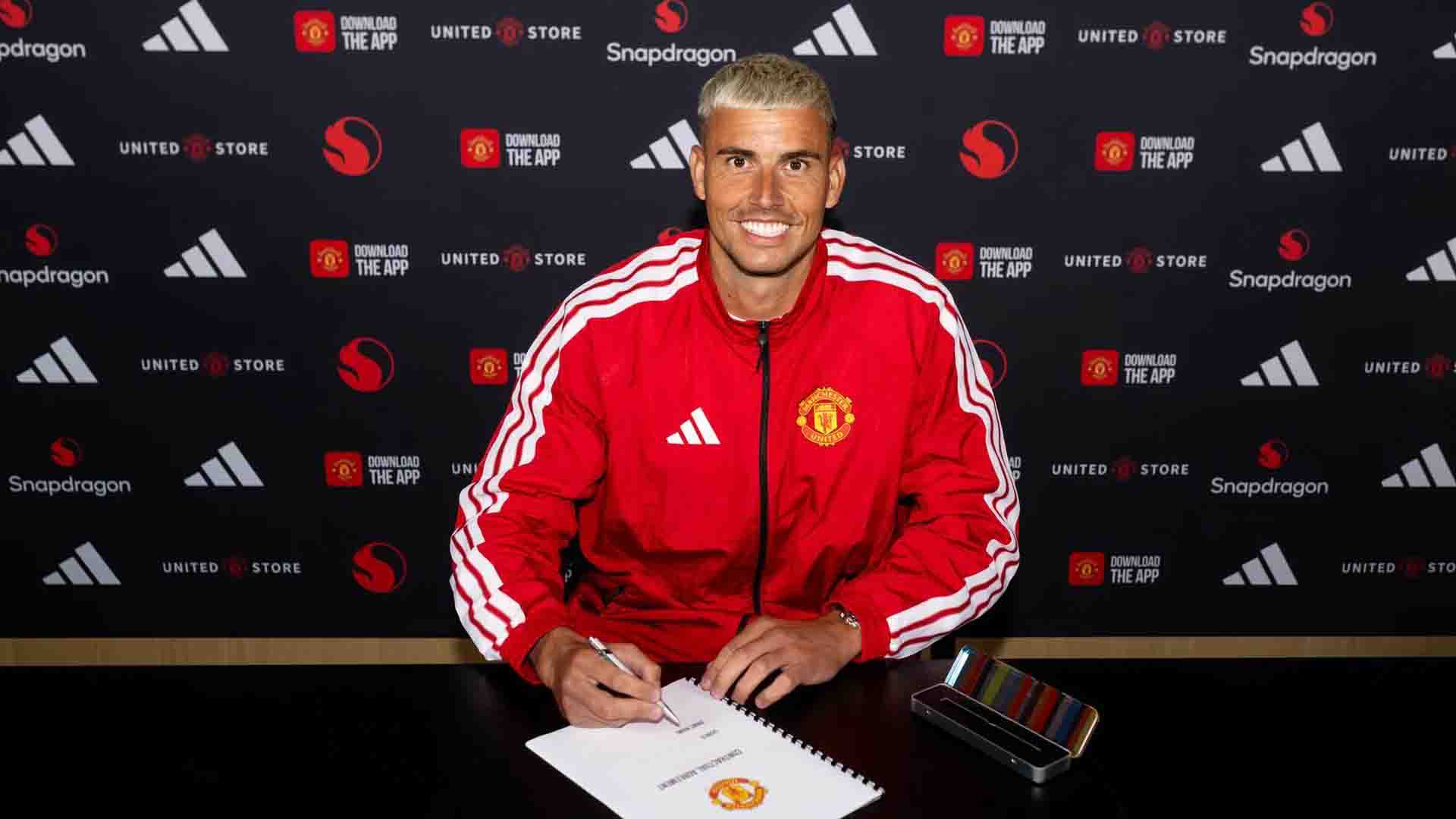 Manchester United Resmi Rekrut Kiper Veteran Karl Darlow dari Leeds United