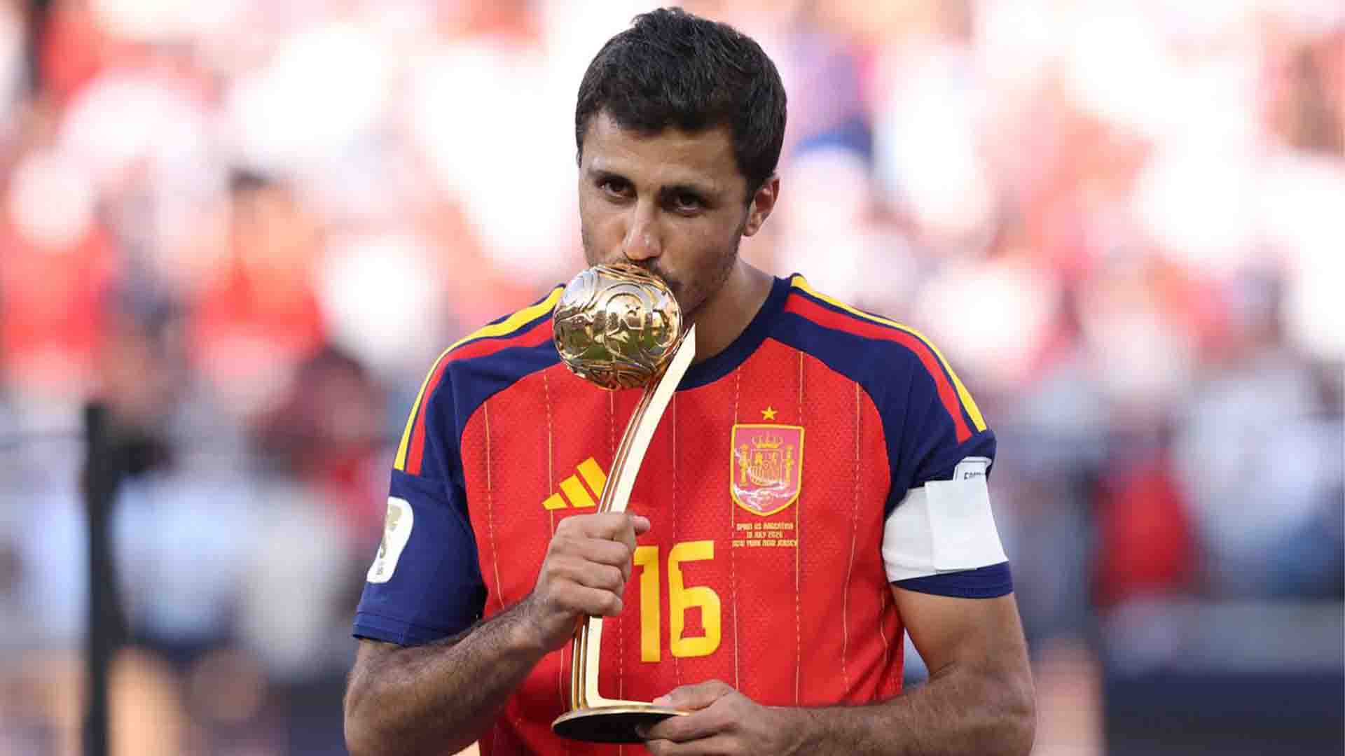 Dari 'Neraka' Cedera Lutut ke Puncak Dunia: Rodri Sempurnakan Mahkota Sepak Bola