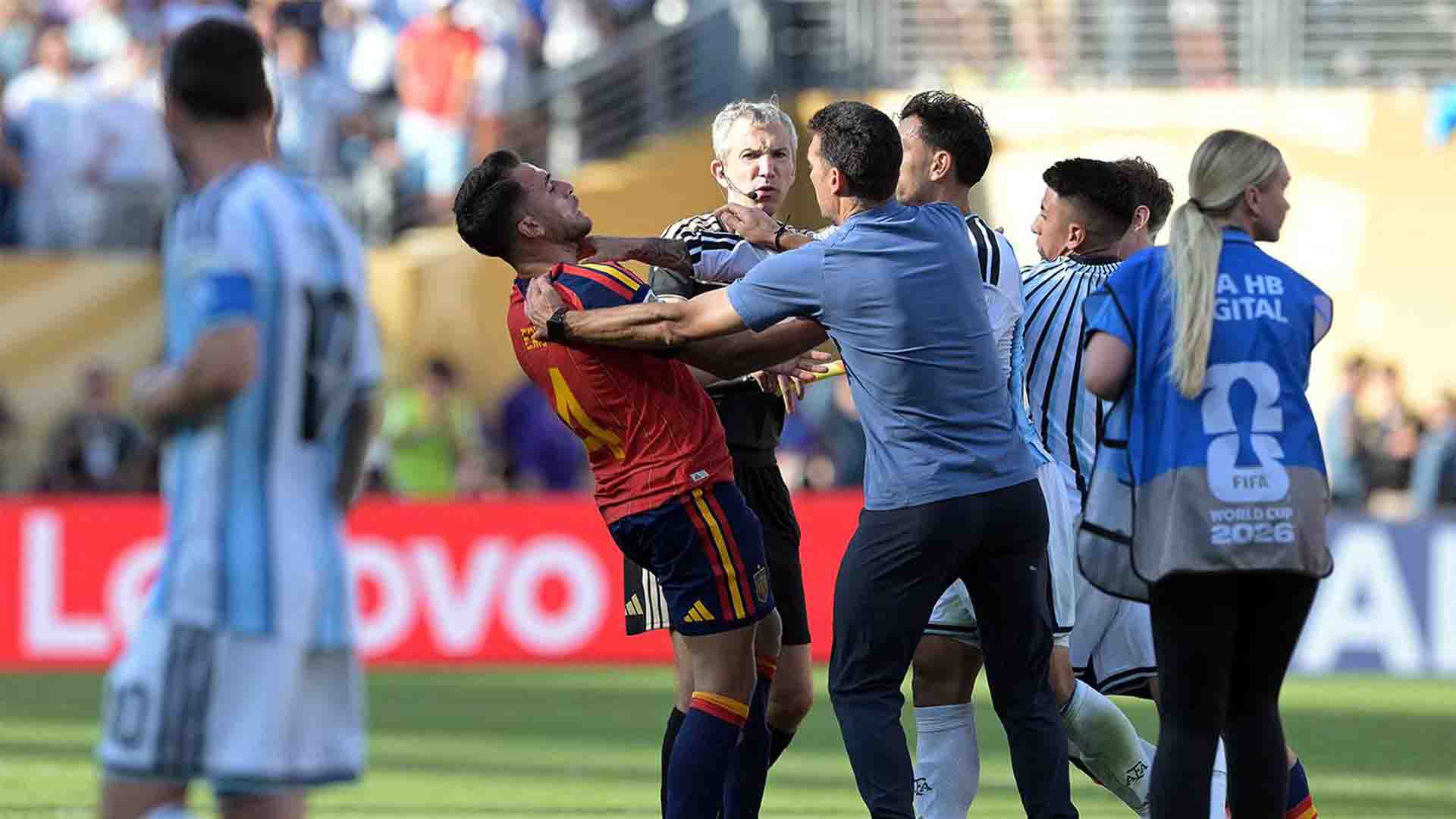 FIFA Usut Kerusuhan Final Piala Dunia, Pemain Argentina Terancam Sanksi Berat