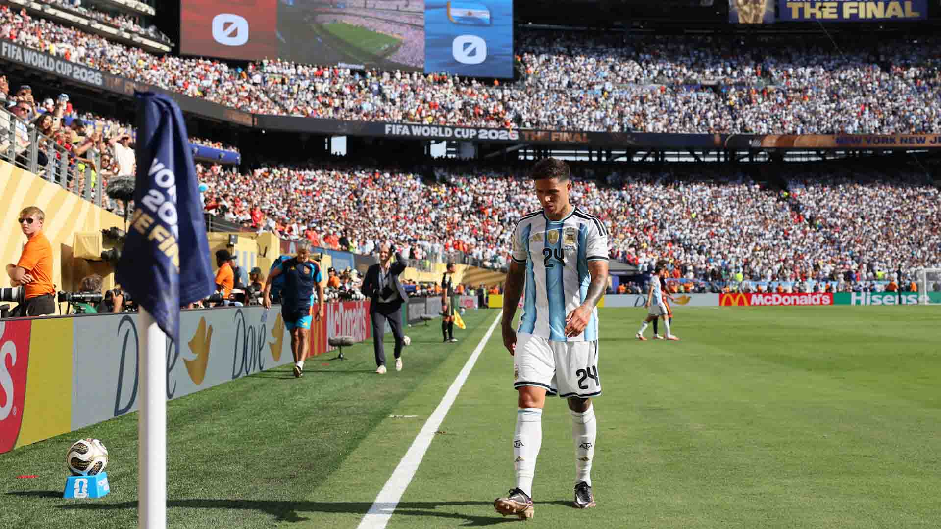 Enzo Fernández Bela Sikap Argentina Usai Duka di Final Piala Dunia