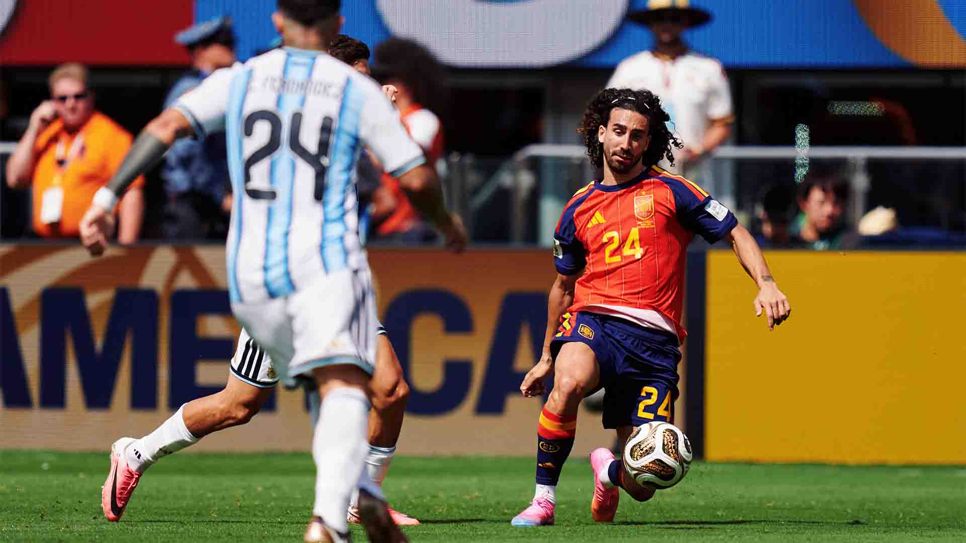 Cucurella Tepati Janji, Bikin Tato Wajah Luis de la Fuente usai Juara Piala Dunia