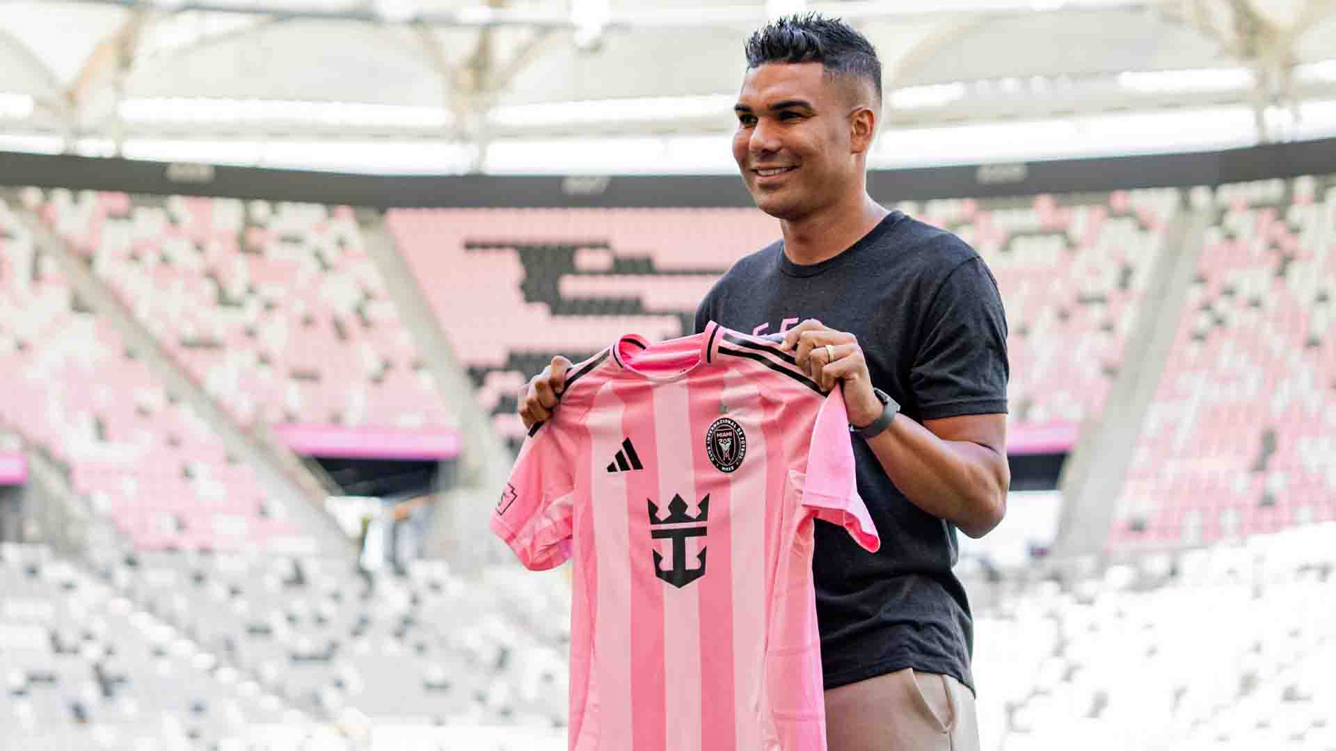 Sebut Messi Dewa Sepak Bola, Casemiro Siap Bantu Tambah Gelar di Inter Miami