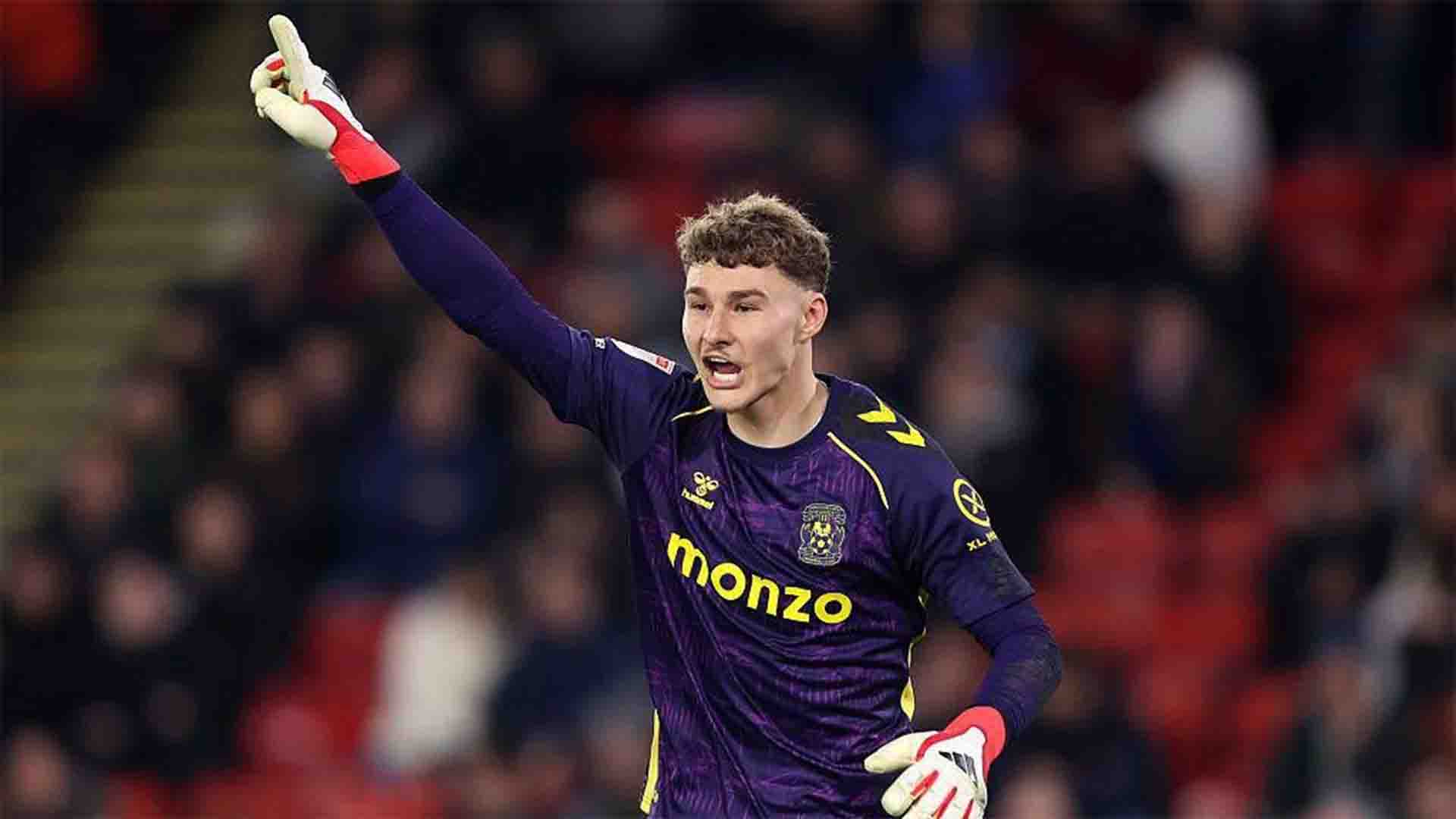 Coventry City Pecahkan Rekor Klub untuk Permanenkan Kiper Carl Rushworth