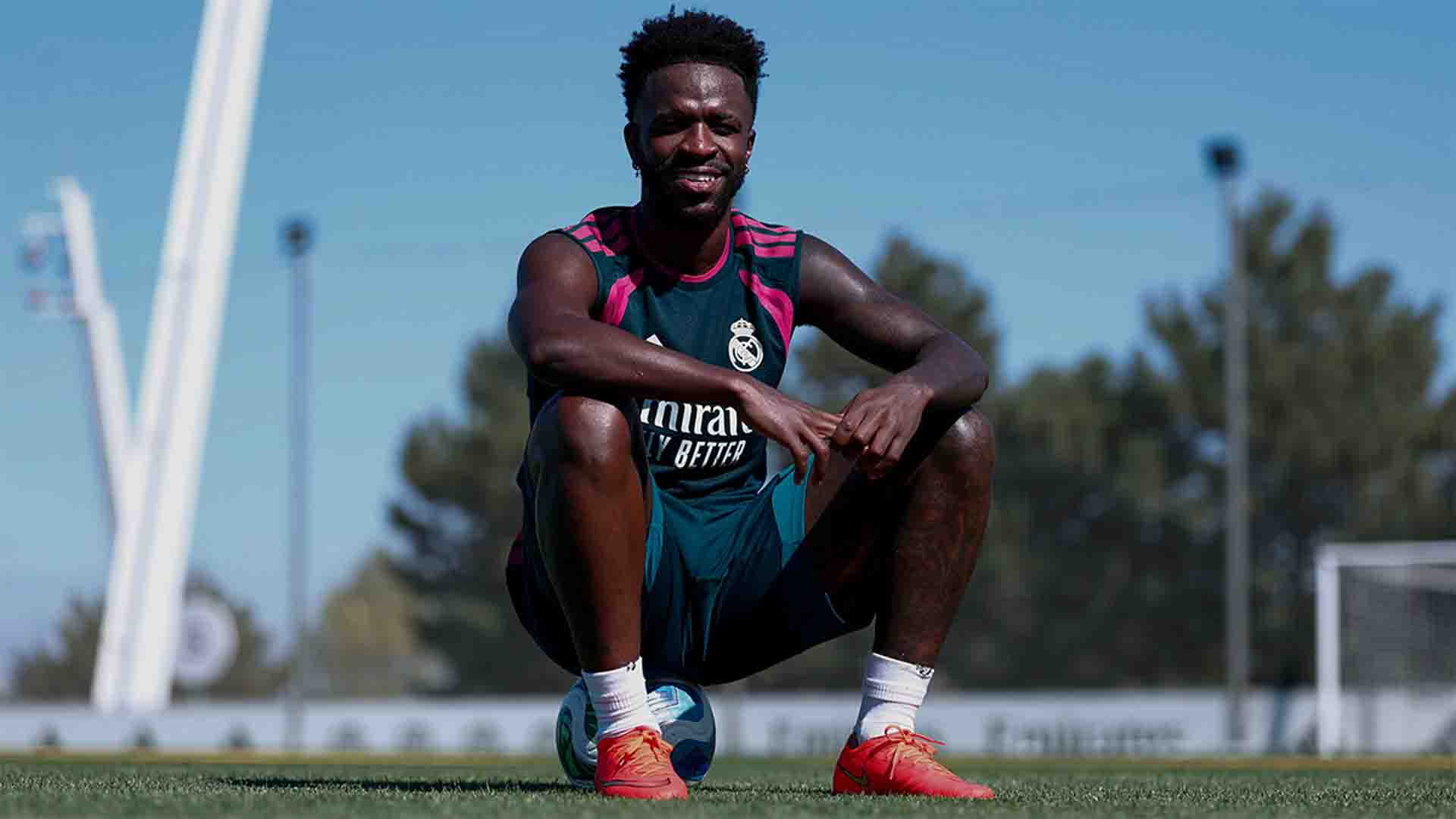 "Mourinho Ingin Saya Bahagia": Vinícius Tetap Ceria di Tengah Spekulasi Kontrak