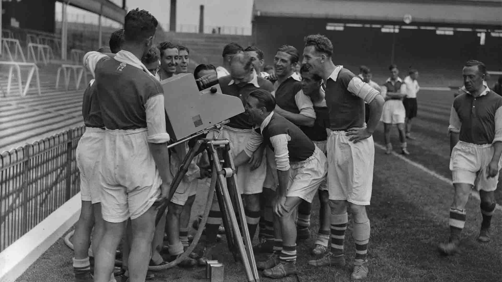 Pertandingan Sepak Bola Pertama yang Disiarkan Langsung di Televisi